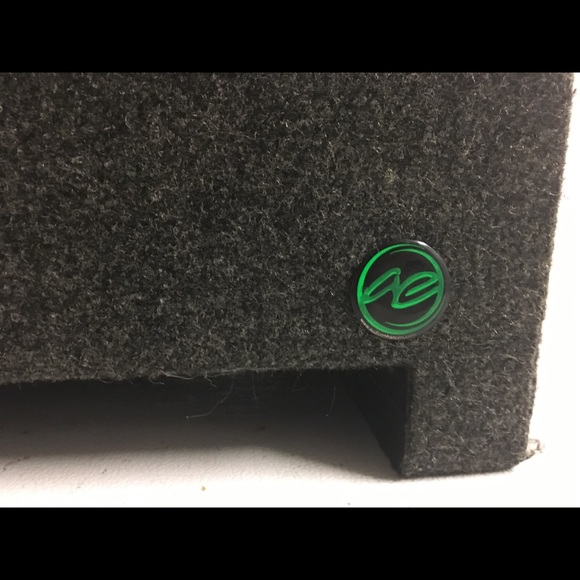 2 12’s in box with amp - Picture 5 of 6